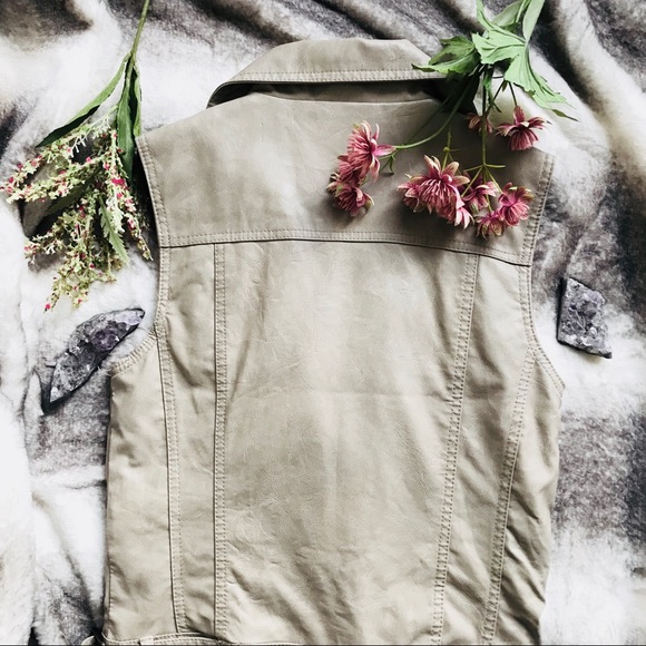 American Rag Vest - Picture 2 of 6