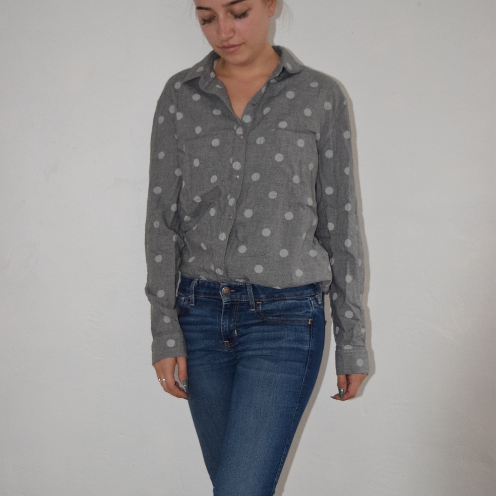 Spotted gray and white button down