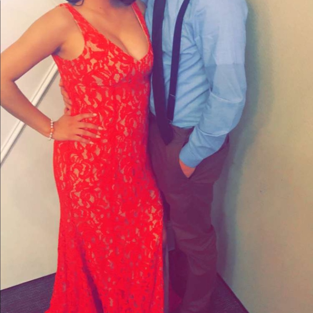 BCBG Max Azria, Red Multi-Layered Lace Dress. - Picture 2 of 2