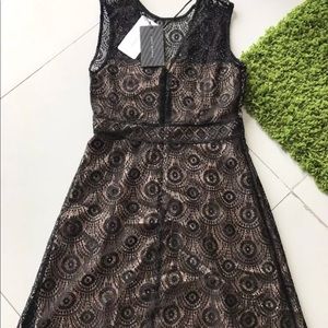 Zara women’s lace dress black