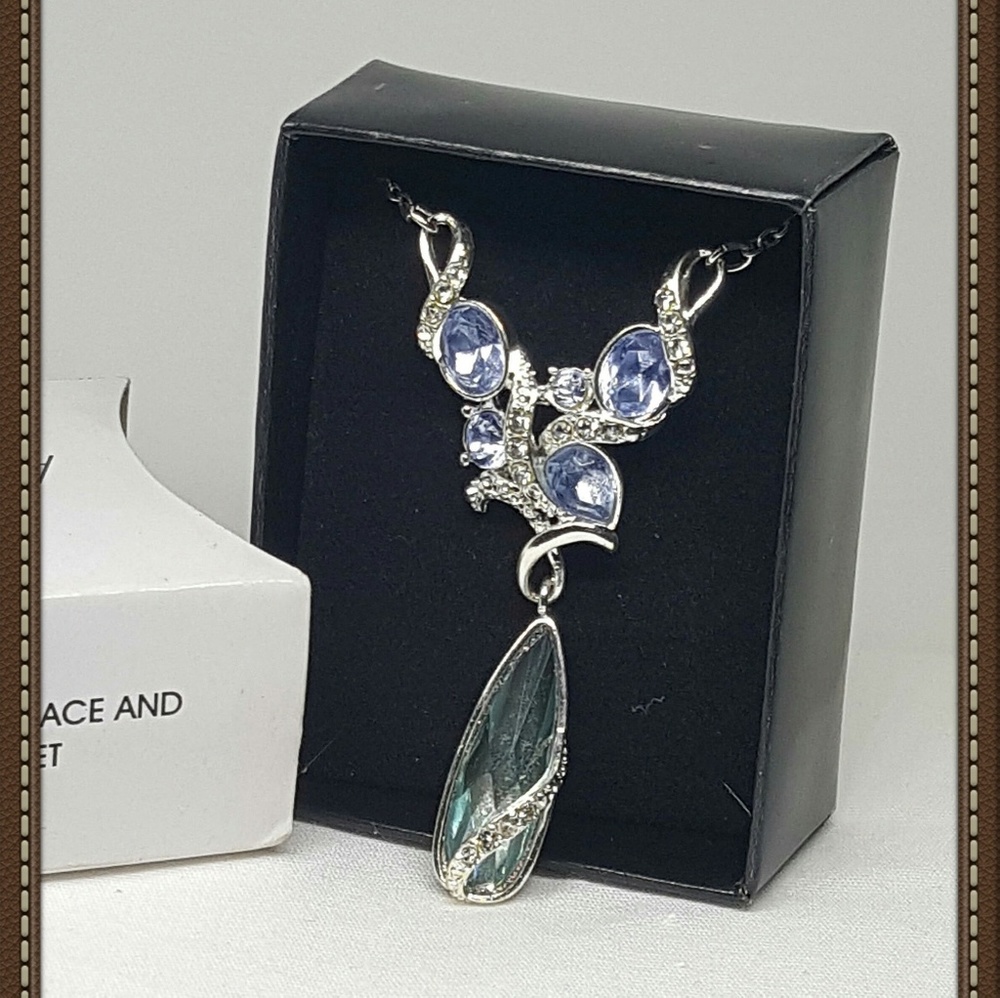 😃BUNDLES! 5 For $20! Avon Statement Necklace