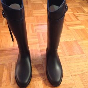 Brand new Navy Dirty Laundry rain boots - Size 9