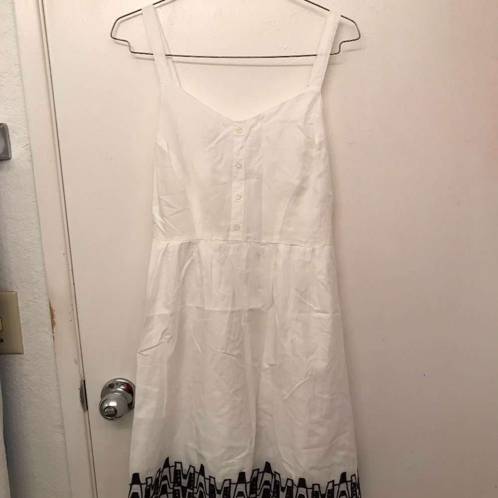 [New + Tags] Wht Dress, City Scene from Old Navy