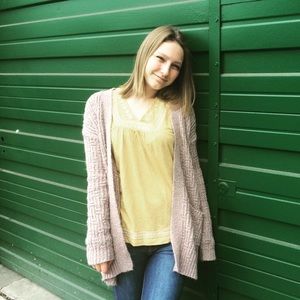 Meet your Posher, Alora