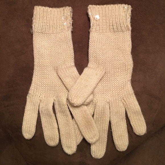 Knit Scarf and Gloves - Picture 5 of 6