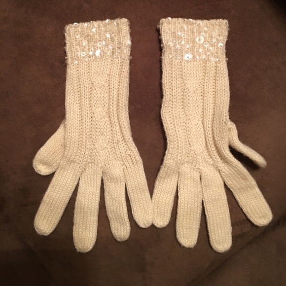 Knit Scarf and Gloves - Picture 6 of 6