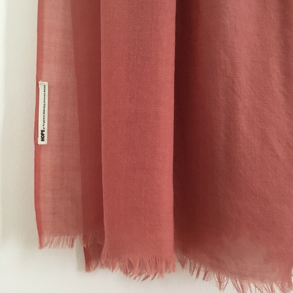 HOPE Big Scarf in Old Pink - Picture 6 of 8
