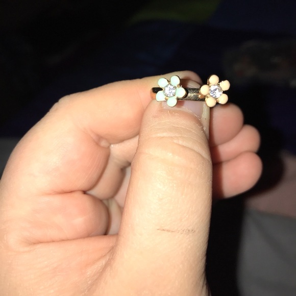 Flower ring - Picture 2 of 2
