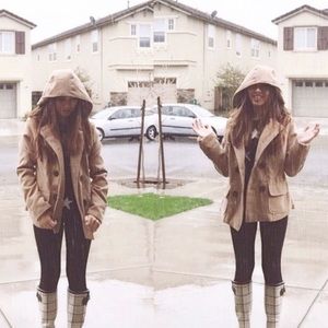 Peacoat tan