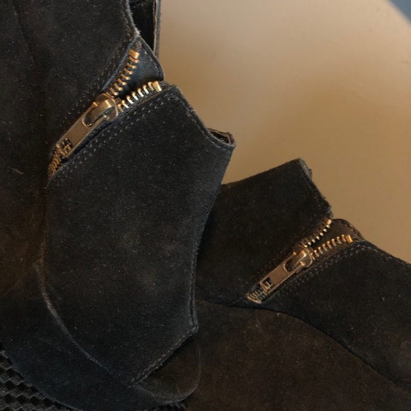 Heels - Picture 3 of 3