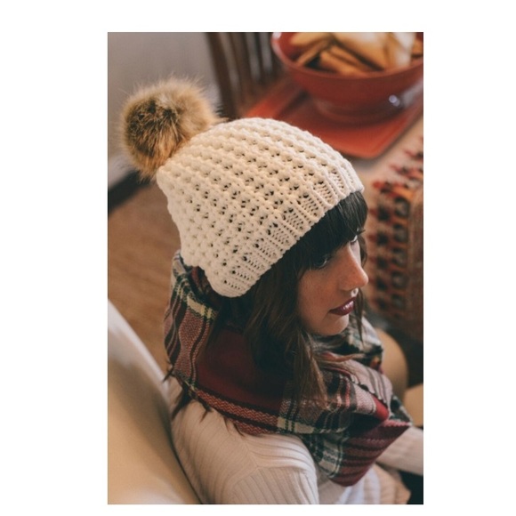 Ivory Knit Textured Fur Pom Pom Beanie - Picture 2 of 3