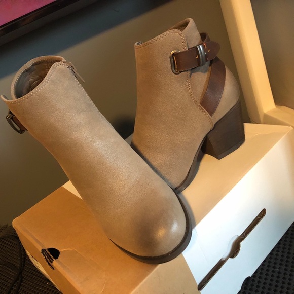 Booties - Picture 3 of 4