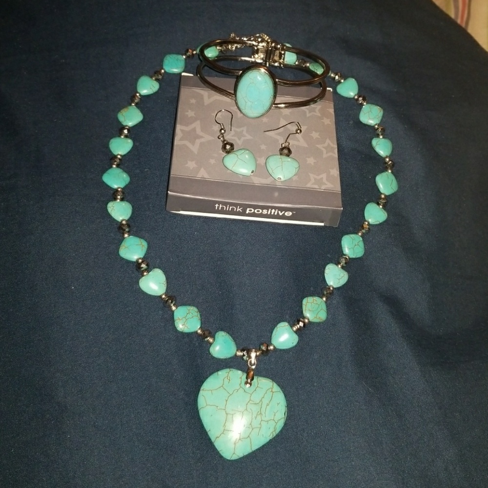 Set,Includes Earings,Necklace and Earings