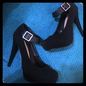 penny loves kenny black suede heels