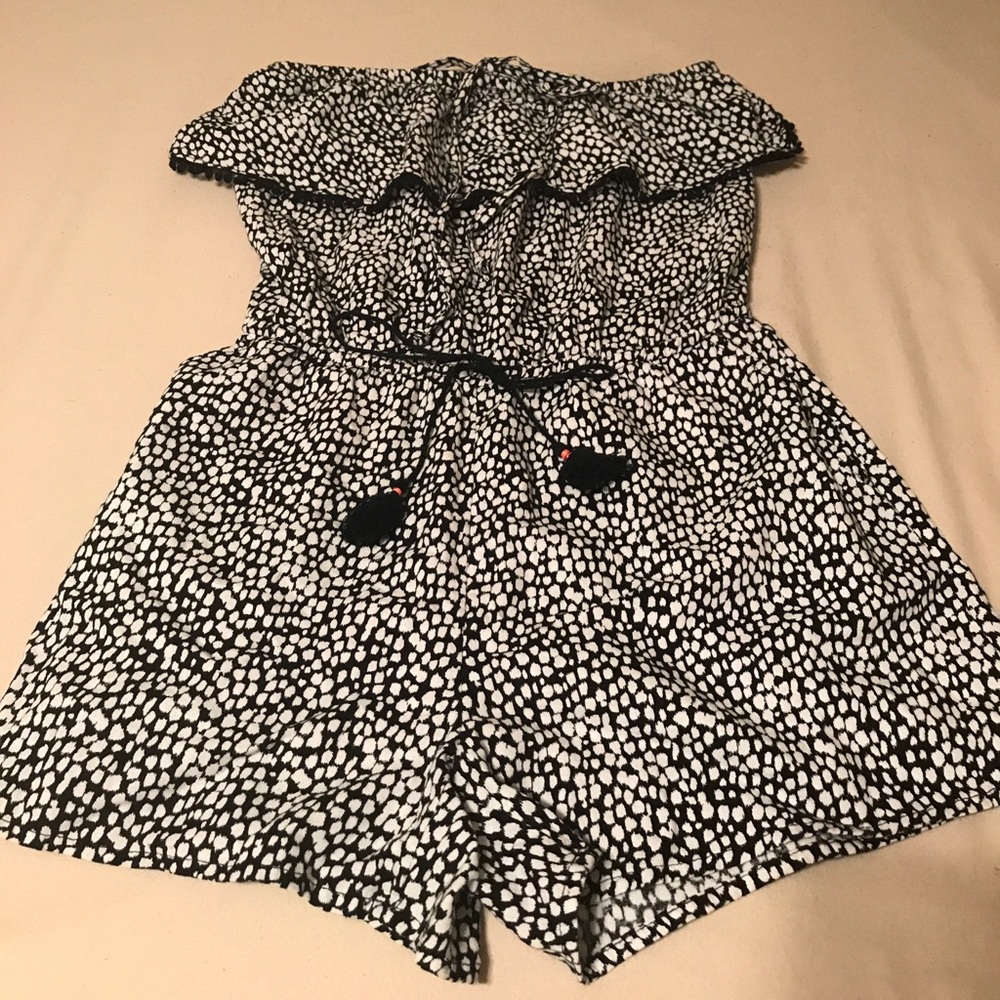 ✨SUPER CUTE OLD NAVY ROMPER SIZE SMALL ✨