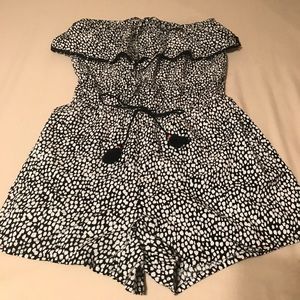 ✨SUPER CUTE OLD NAVY ROMPER SIZE SMALL ✨