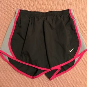 Girls Nike Tempo shorts