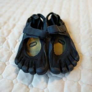 Vibram FiveFingers Shoes Black Size 39