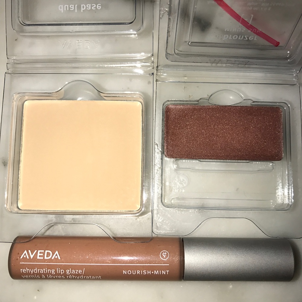 🆕Aveda powder + bronzer and lipgloss set ❤️