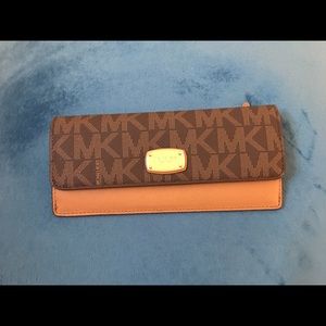Michael kors wallet