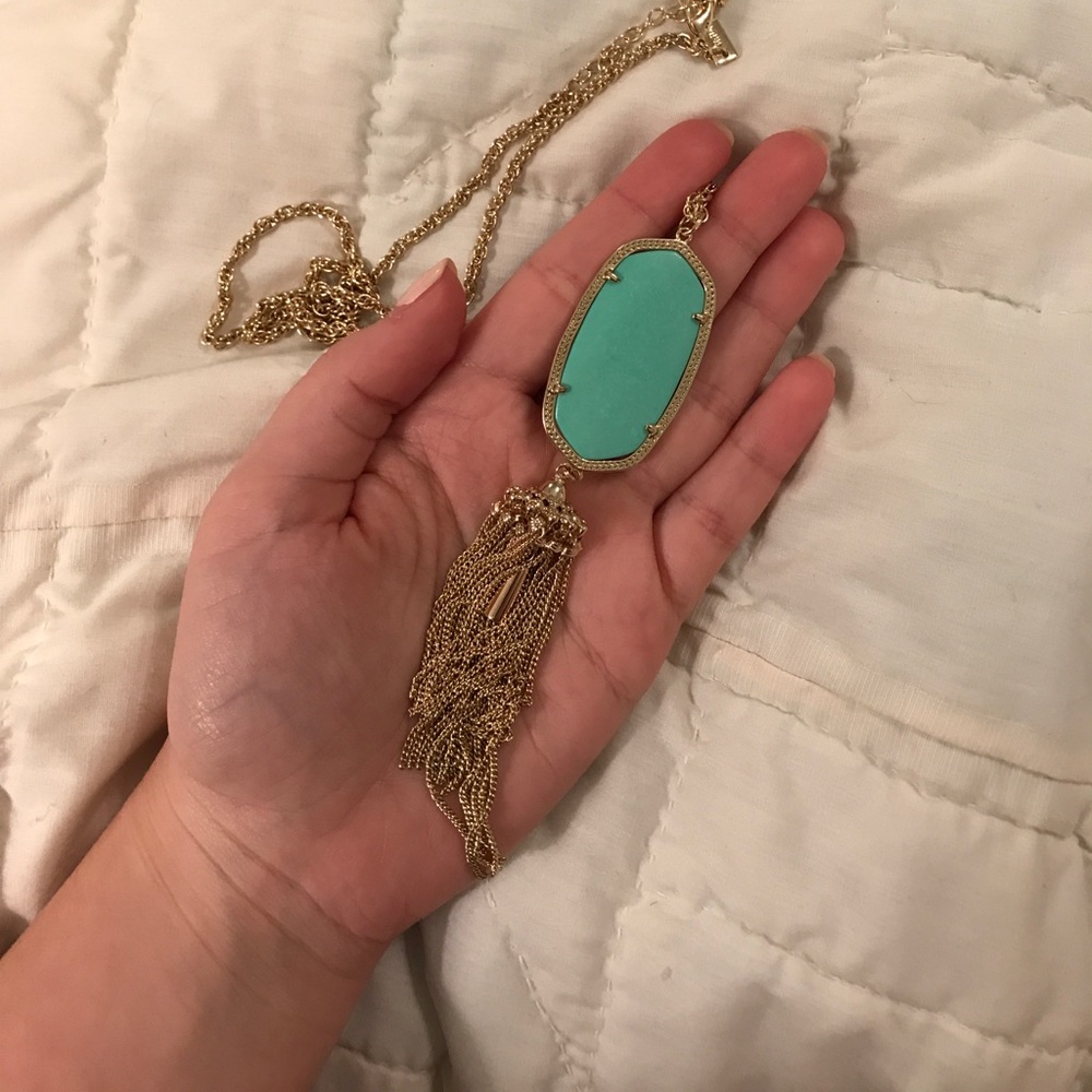 Kendra Scott necklace