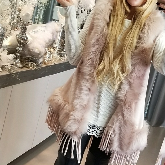 RESTOCKED!!! SOPHIE Blush Sweater Vest - Picture 2 of 4