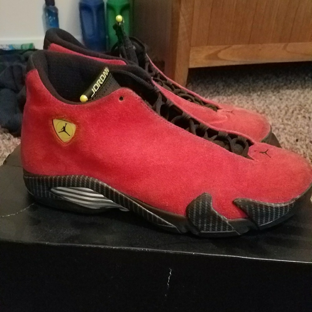 Jordan Red Ferrari 14s