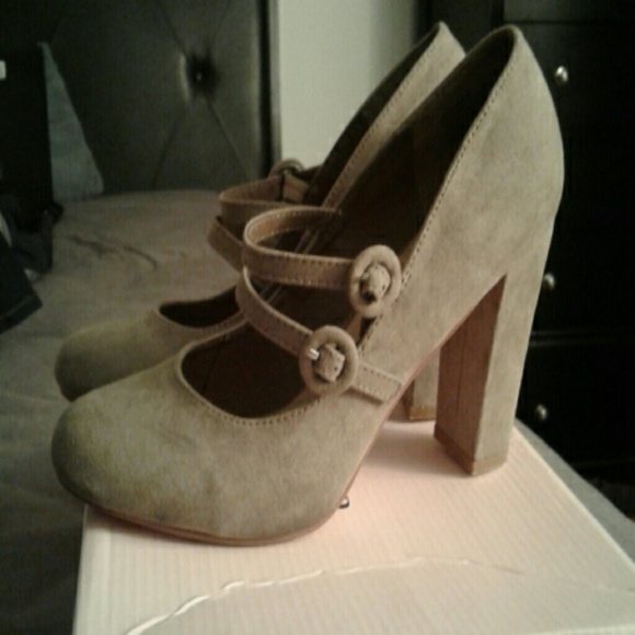 other Shoes - Beautiful taupe 3in dress heels