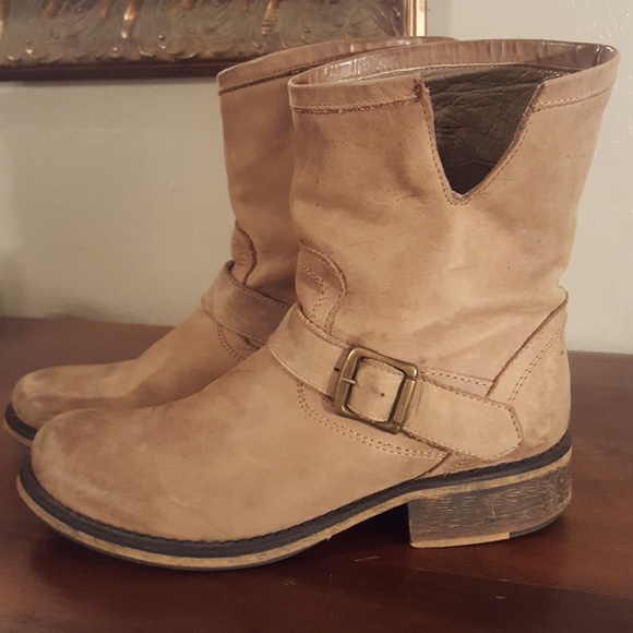 tan biker boots