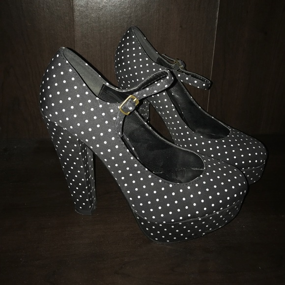 Forever 21 Black Polka Dot Size 9 Heels - Picture 1 of 2