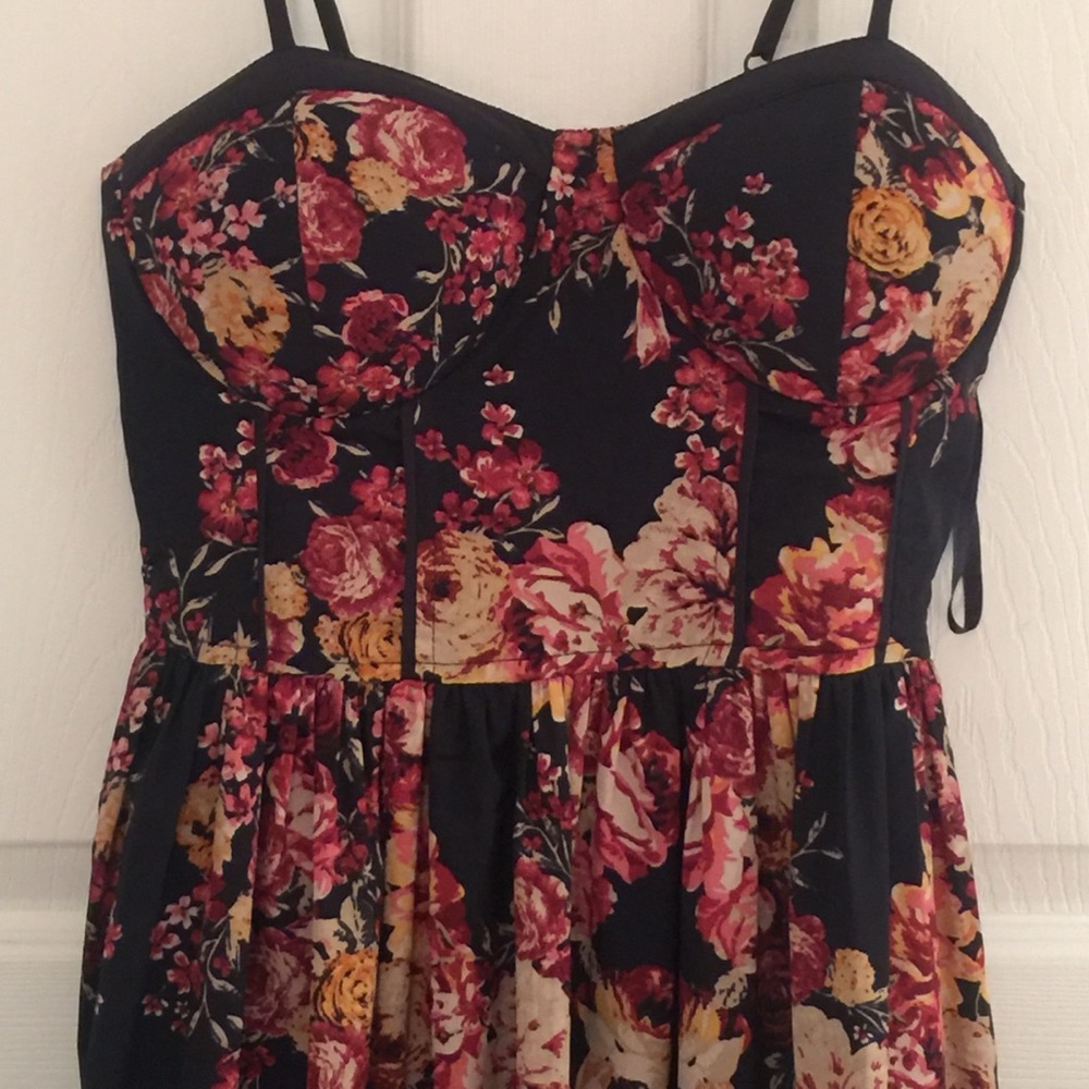 Rose pattern dress! - Picture 2 of 3