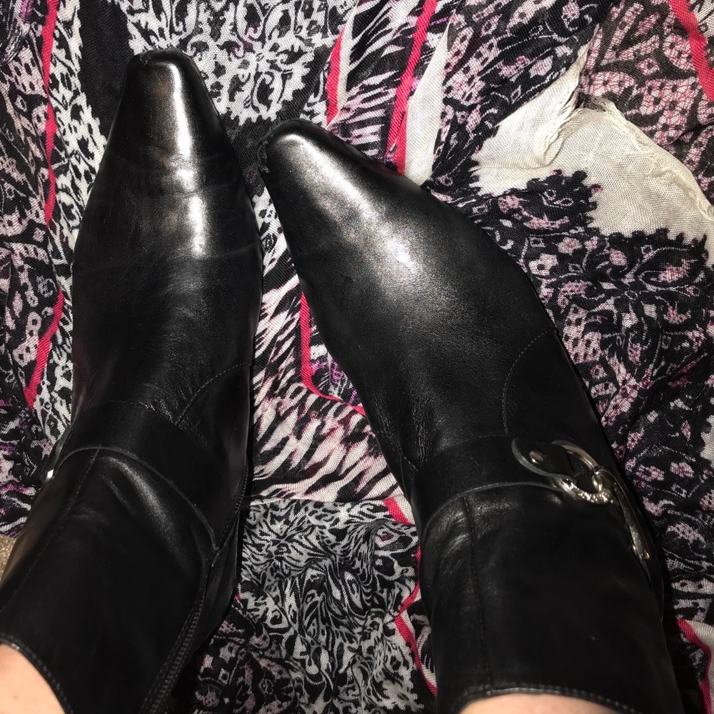 Ann Klein Iflex Pointed Ankle boot 2” heel sz 9