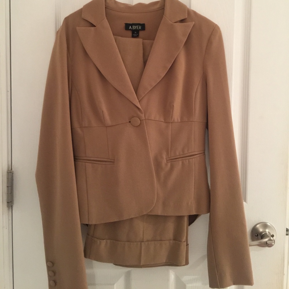 Pants suit