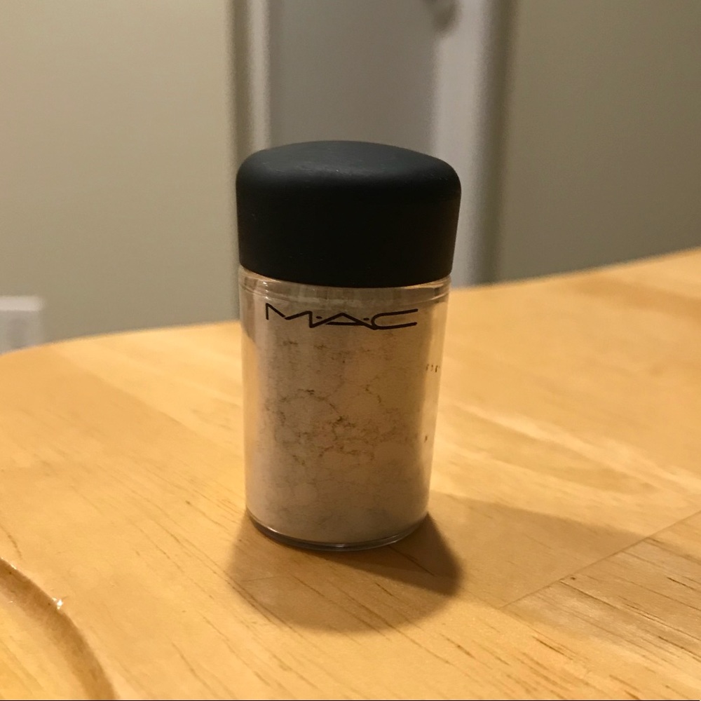 MAC PIGMENT IN UNIVERSAL MIX