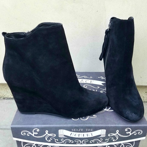 Simple & Chic Dolce Vita Wedge Booties - Picture 3 of 5