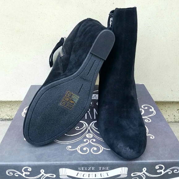 Simple & Chic Dolce Vita Wedge Booties - Picture 5 of 5