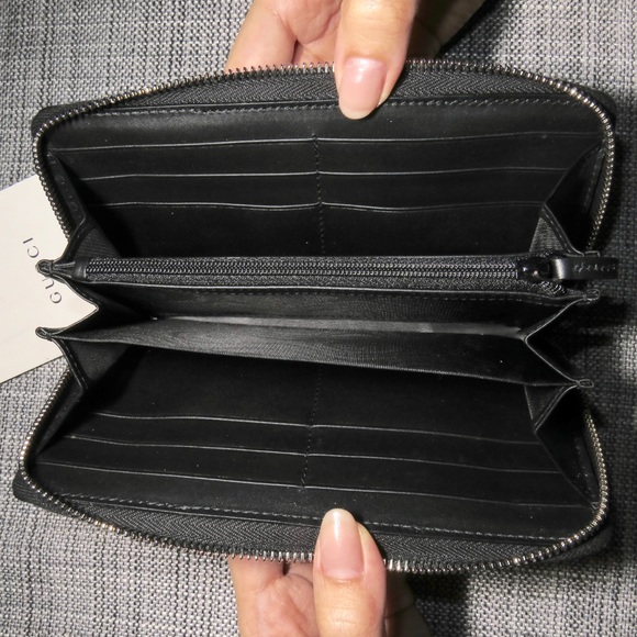 SOLD! 🚫 AUTH GUCCI GG Supreme Zip Around Wallet - Picture 5 of 8