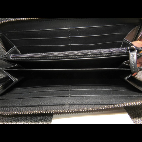 SOLD! 🚫 AUTH GUCCI GG Supreme Zip Around Wallet - Picture 6 of 8