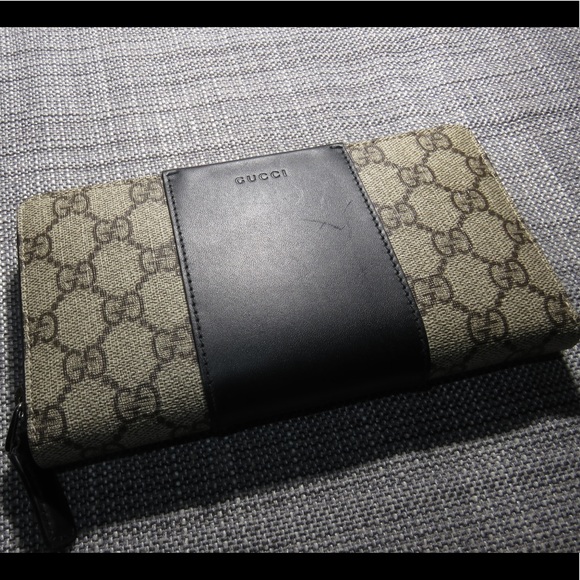 SOLD! 🚫 AUTH GUCCI GG Supreme Zip Around Wallet - Picture 3 of 8