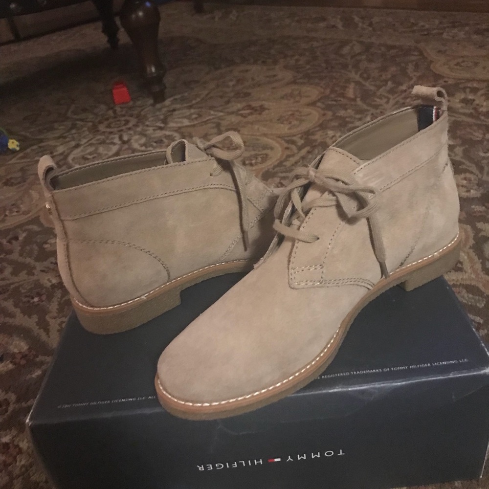 Tommy Hilfiger tan bootie
