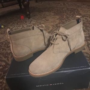 Tommy Hilfiger tan bootie