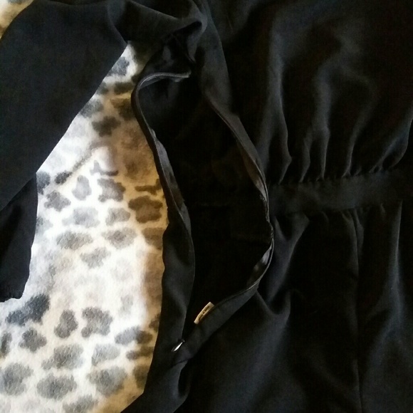 💋 Low Cut Black Long Sleeve Romper - Picture 4 of 6