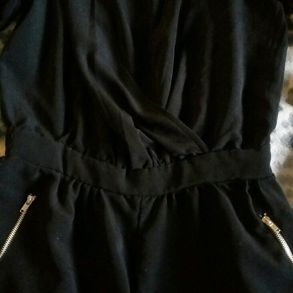 💋 Low Cut Black Long Sleeve Romper - Picture 6 of 6