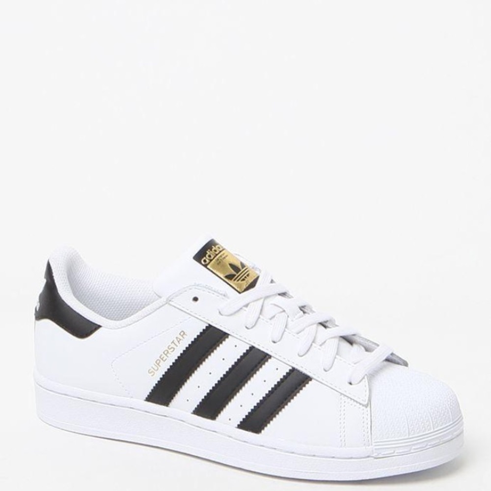 Gold Star Adidas 🖤✨🌟👟