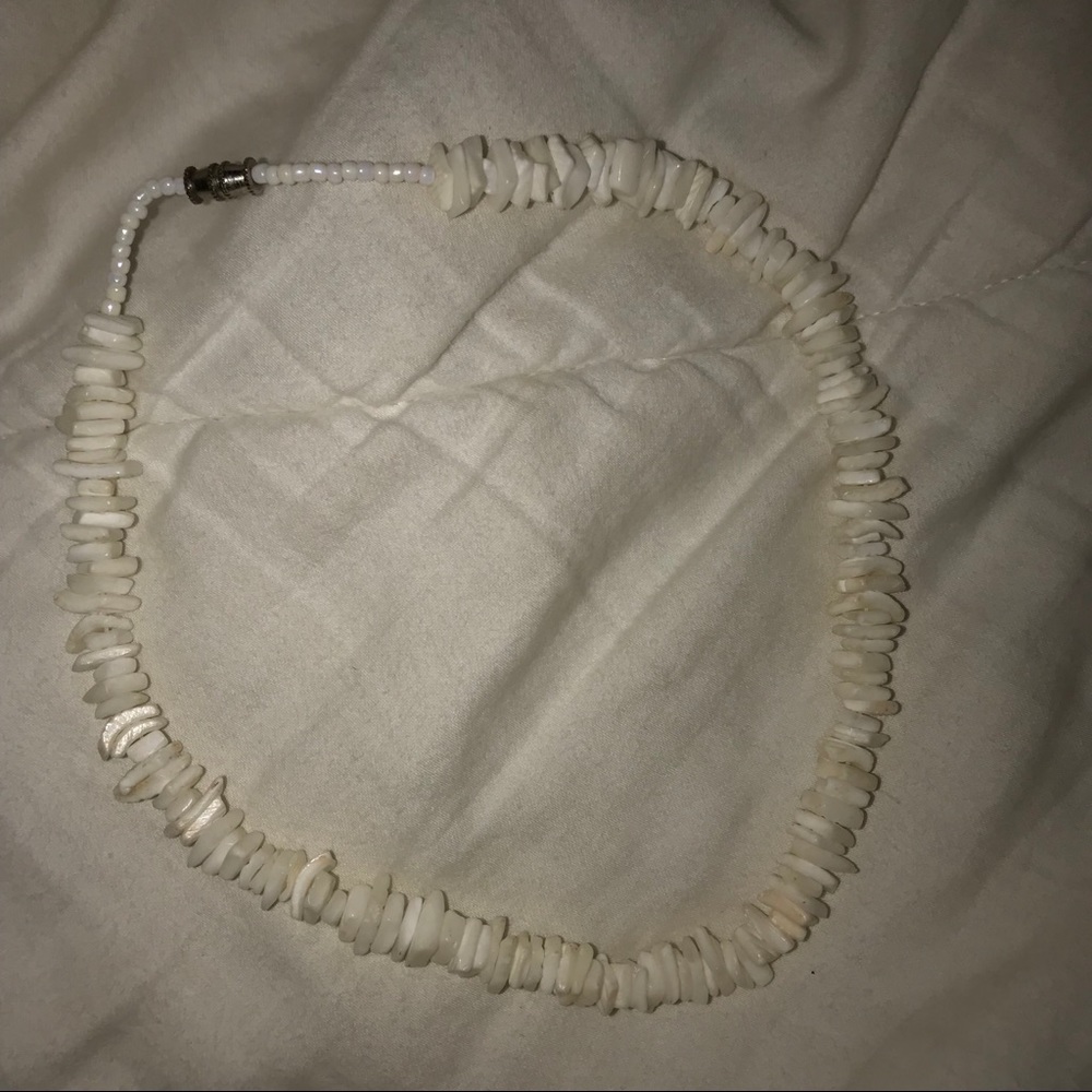 BEACHY SHELL NECKLACE