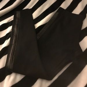 Size Lg! Black Stretch Leggings! R & J! 🌟