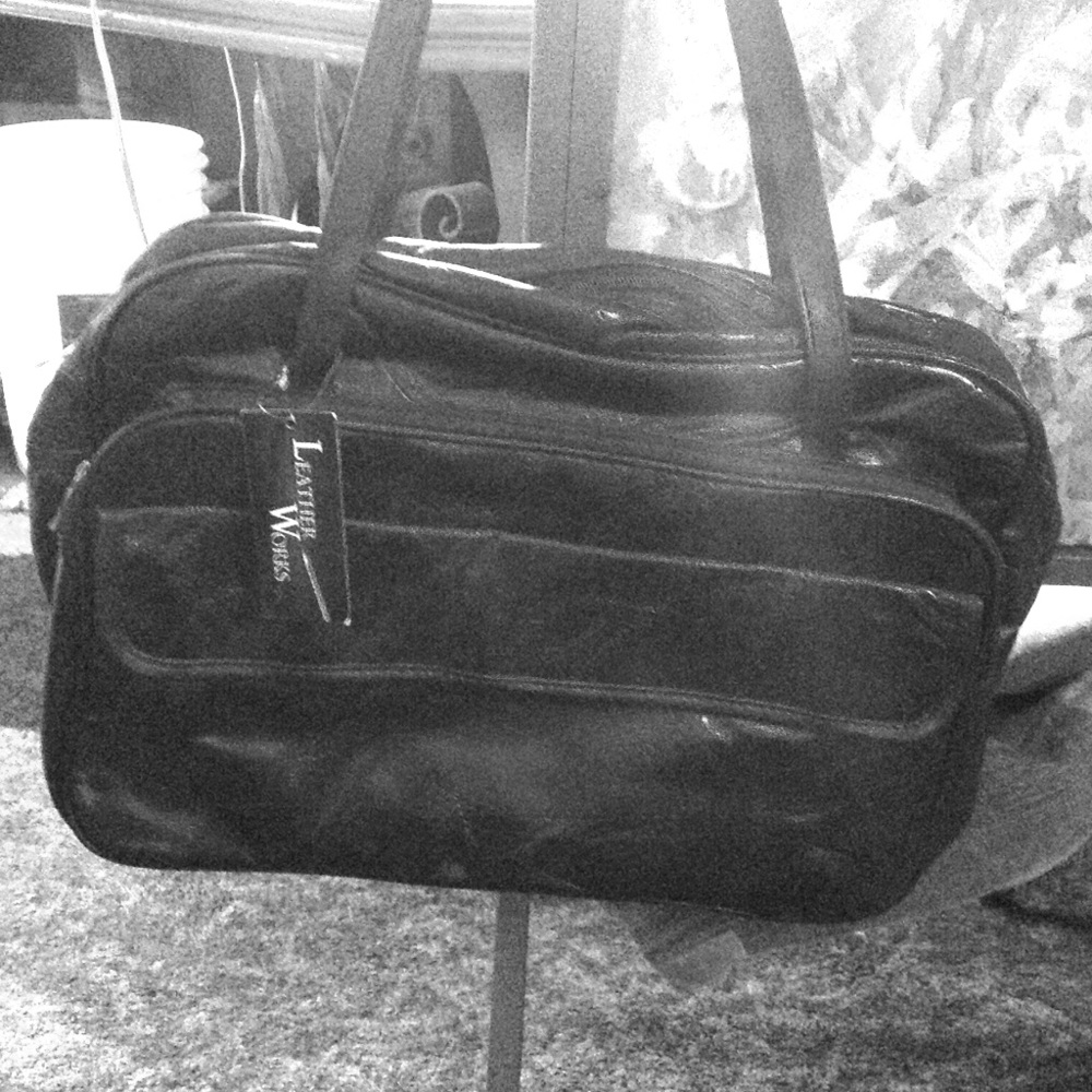 ⚡️💥NWT💥⚡️real leather laptop bag!