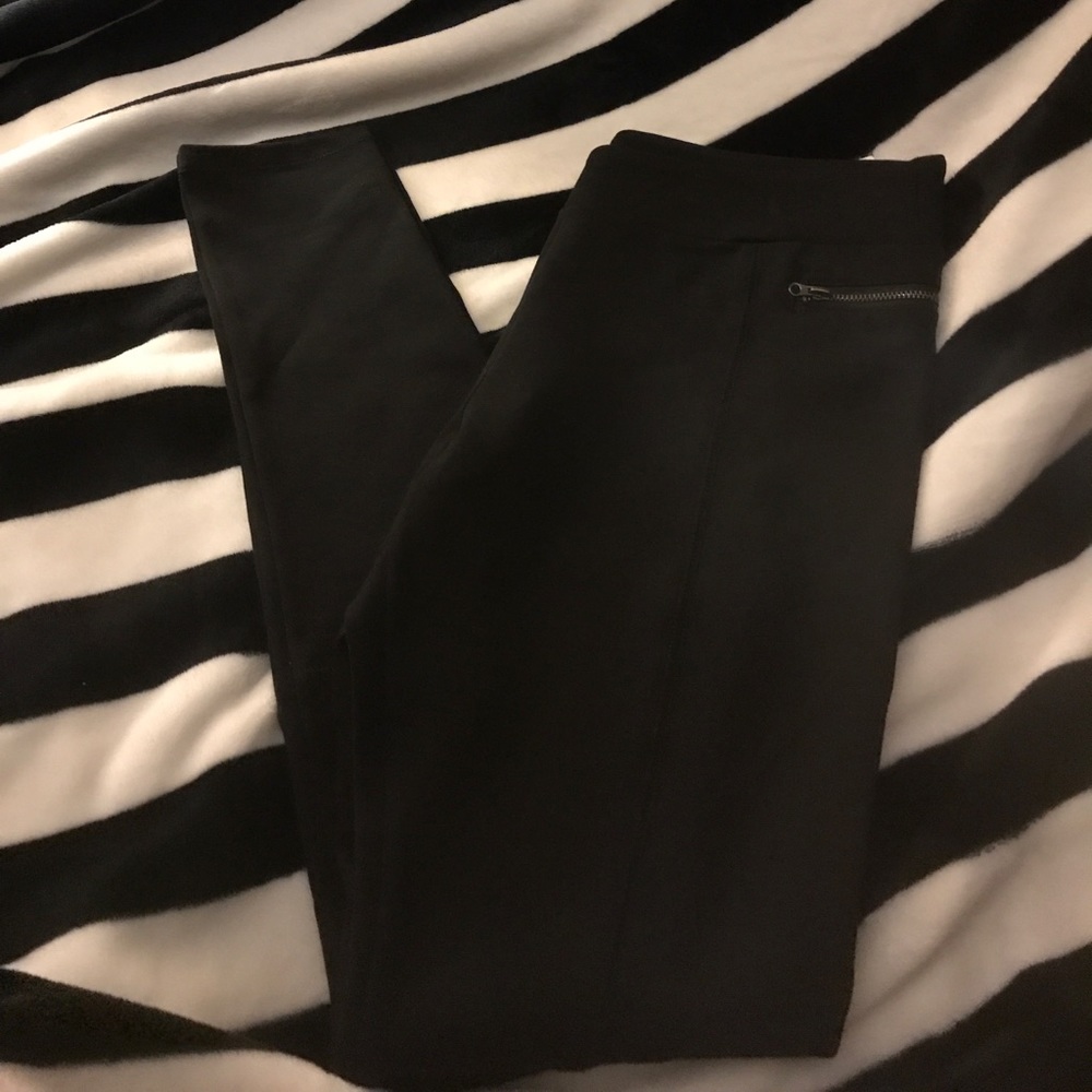 NWT! Romeo and Juliet Zipper Styled Leggings! 🖤