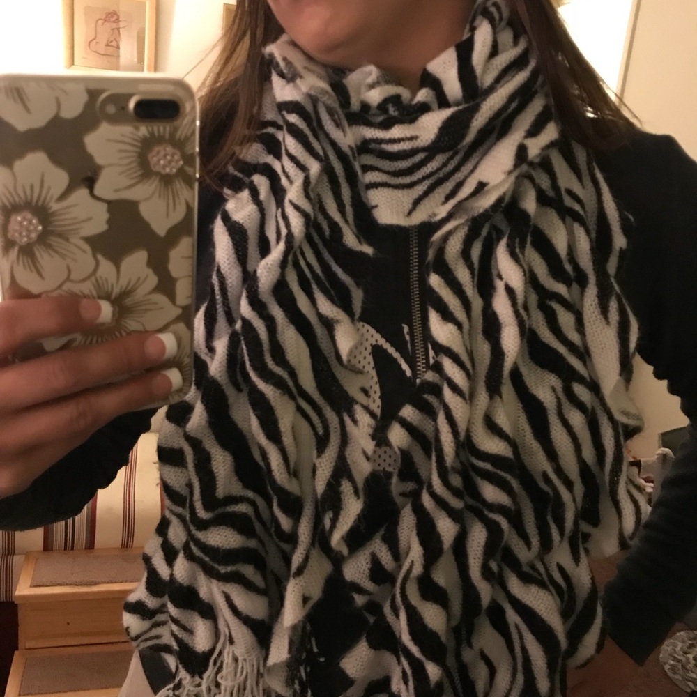 Zebra Scarf - Picture 2 of 6