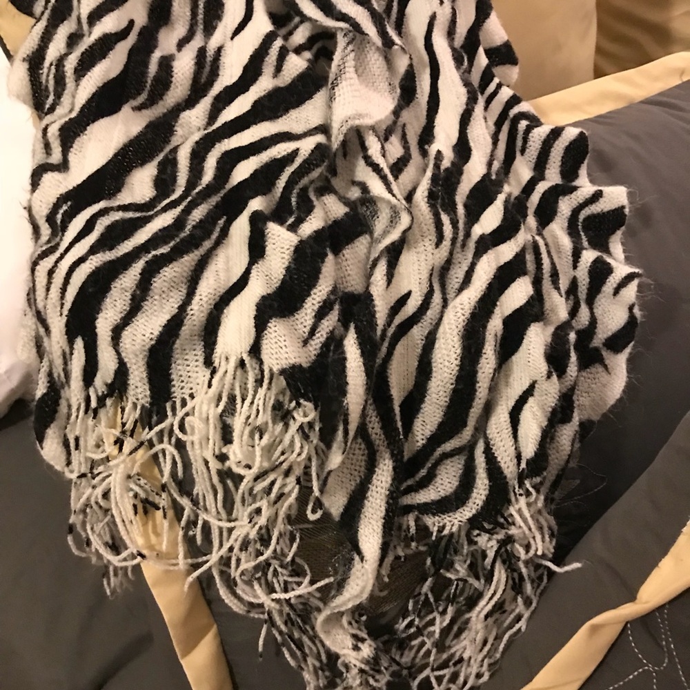 Zebra Scarf - Picture 5 of 6